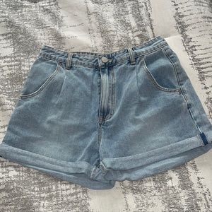 Cuffed Medium Washed Denim Mom Short Size L